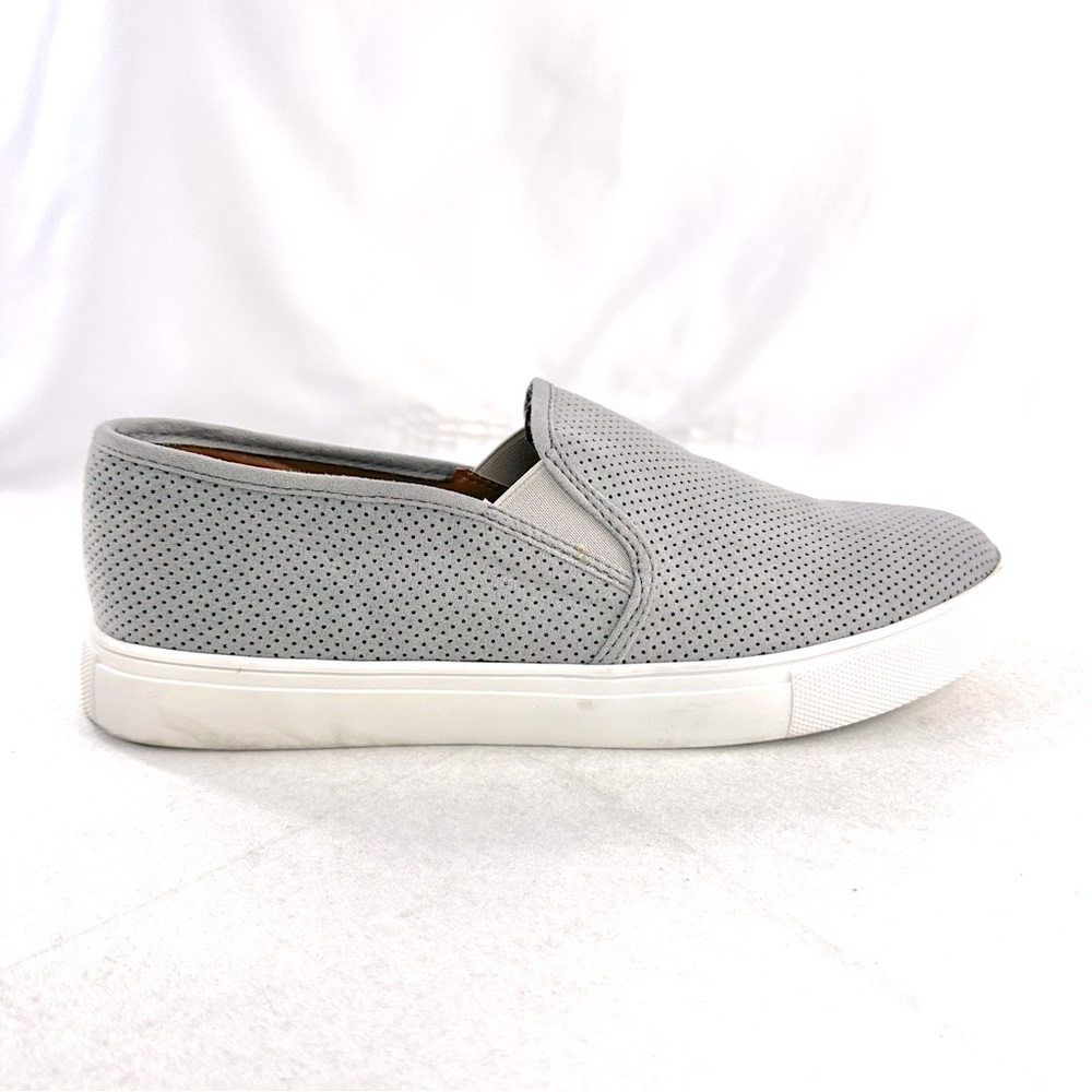 Steve Madden Zarayy Women Size 10 Gray Faux Suede Perforated Sneaker Slip On